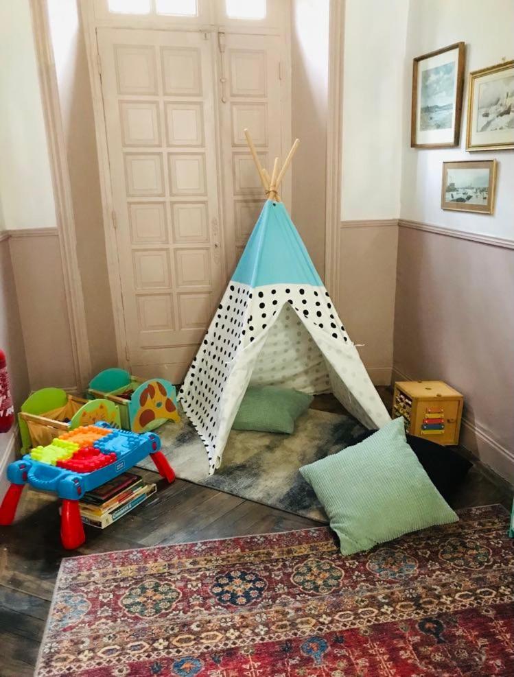 הוילה Viré Beautiful, Historic Manoir In Semi-Rural Setting מראה חיצוני תמונה